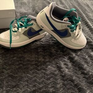 Nike Kids Sneakers in White and Blue with Teal Laces